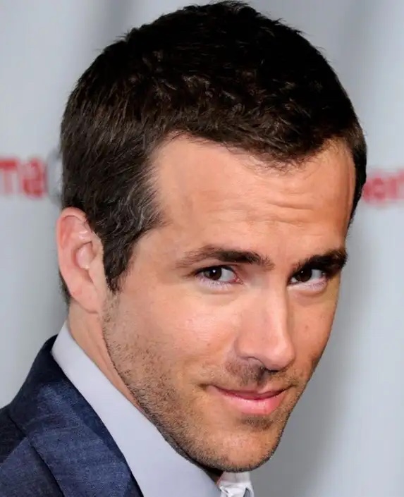 Light hair color reducing scalp contrast